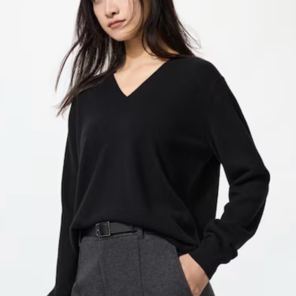 Cashmere Black V-neck Sweater - Picture 1 of 3